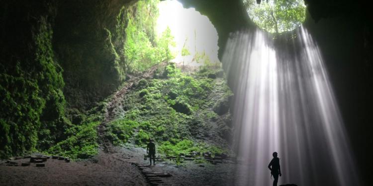 Jomlang Cave